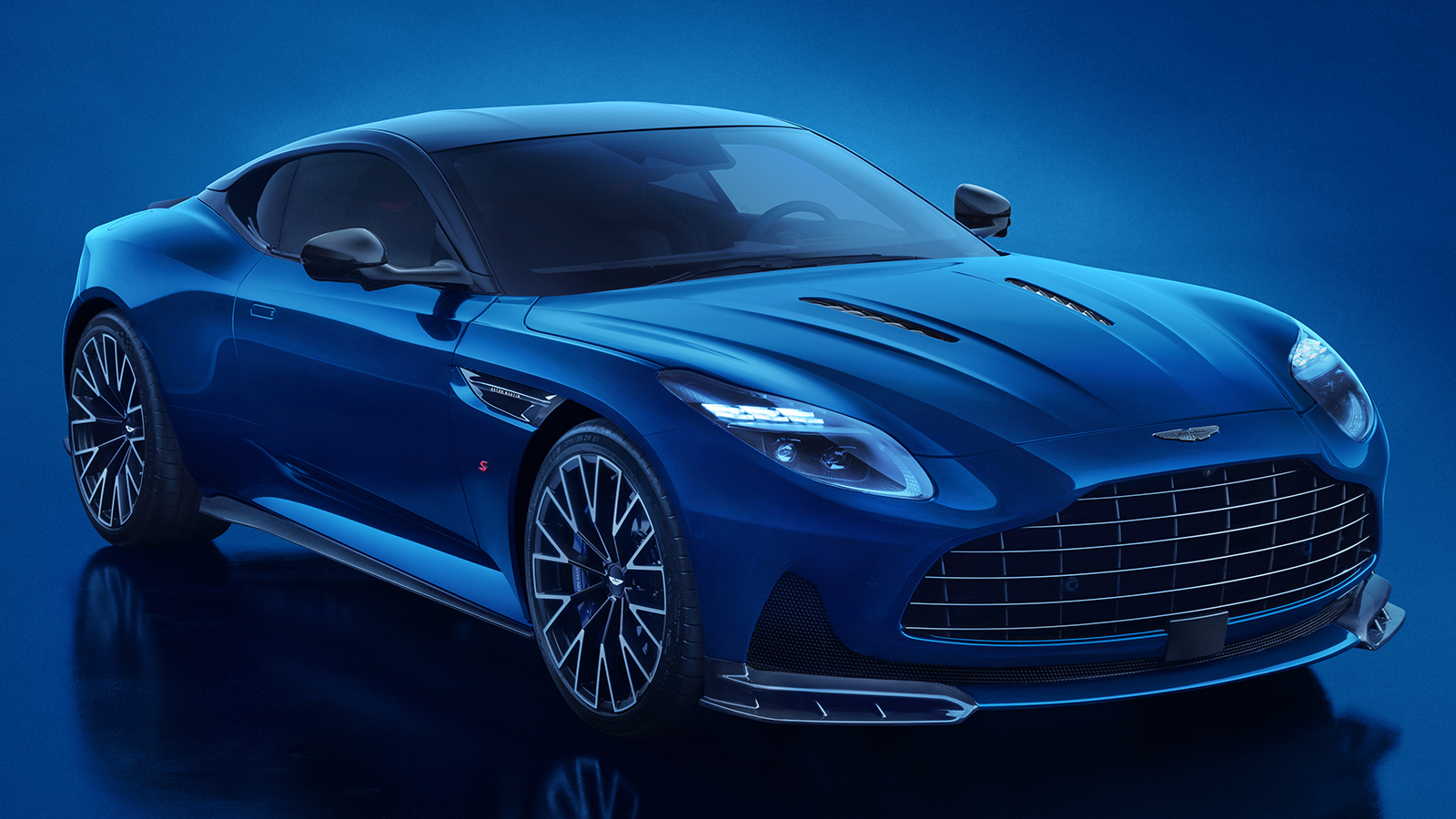 Η νέα Aston Martin DB12 S έφτασε με 700 άλογα!